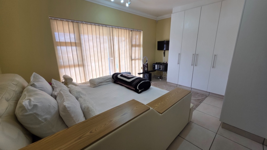 4 Bedroom Property for Sale in Island View Western Cape